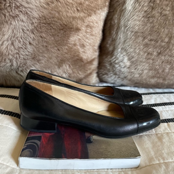 Salvatore Ferragamo Black Pumps - Picture 5 of 7